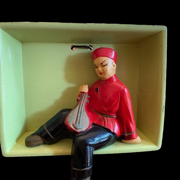 Mid- Century Ceramic Wall Hangings, set of 2 in excellent condition. - Picture 3 of 6